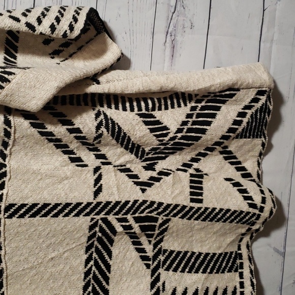 Marla Wynne Sweater Cardigan - Picture 2 of 7